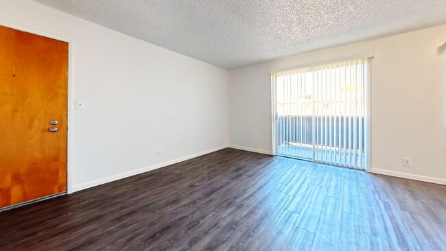 Living Room - Silk Oak Apartments