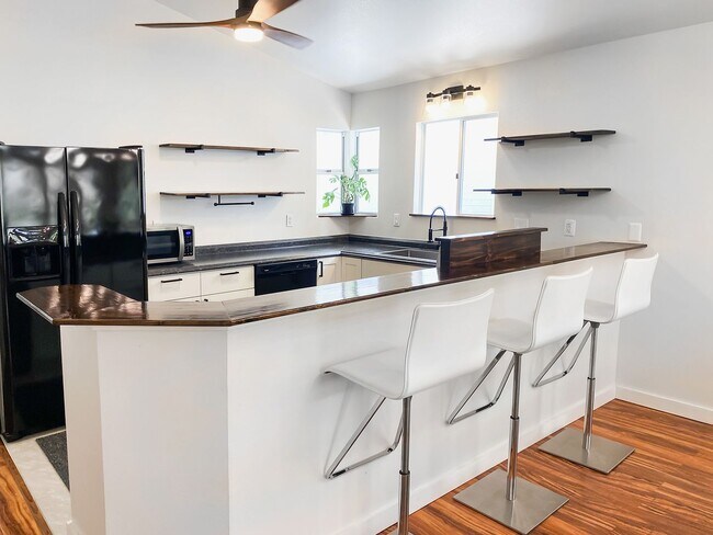 Foto del edificio - Available 09/01/2025 | The Pines - Furnish...