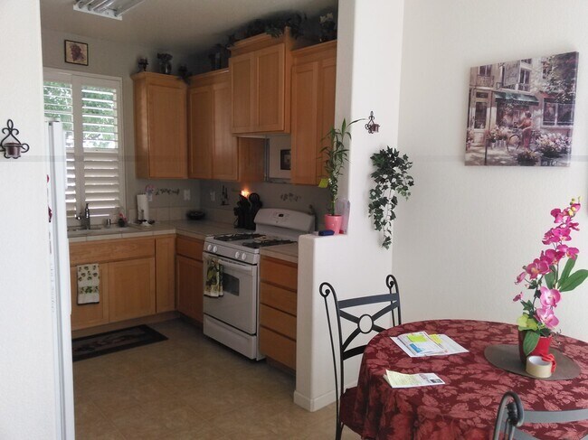 Kitchen / dining room - 3112 Eades Way