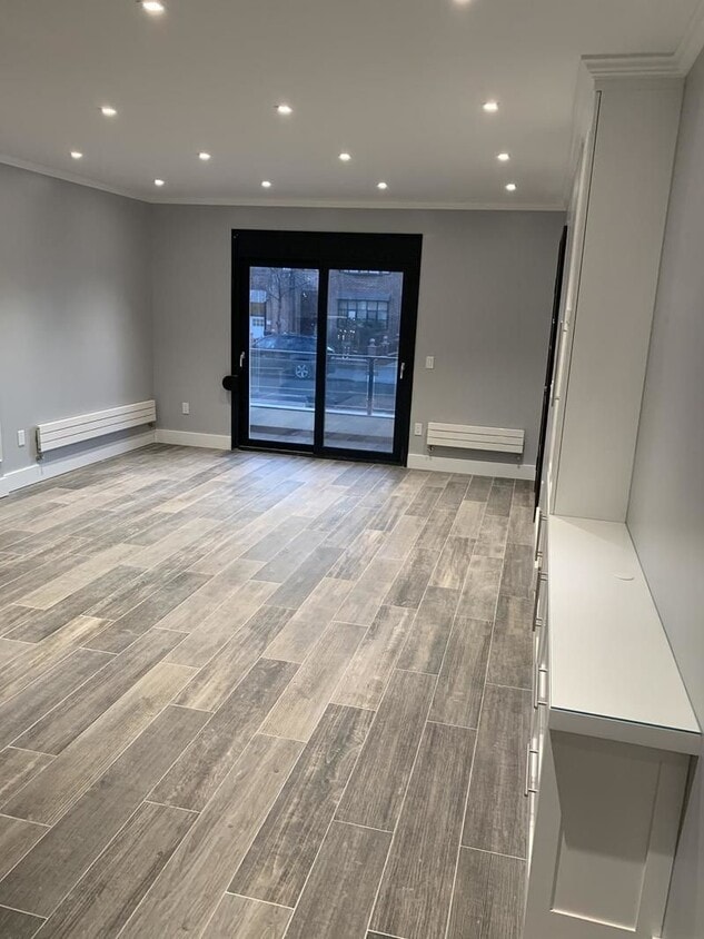 Foto principal - 24-14 23rd Ave