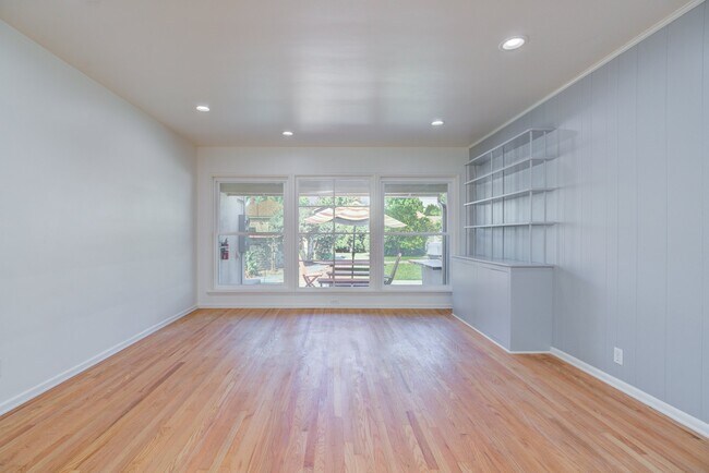 Foto del edificio - 14733 McCormick St