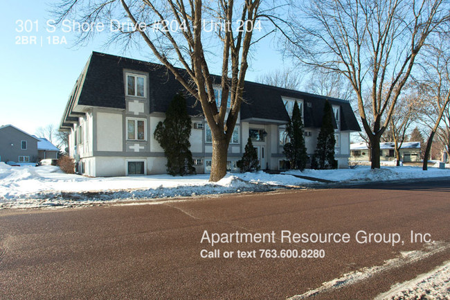 Building Photo - 301 S Shore Dr