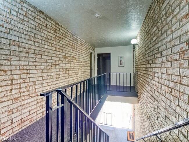 Foto del edificio - 16410 Heather Ln