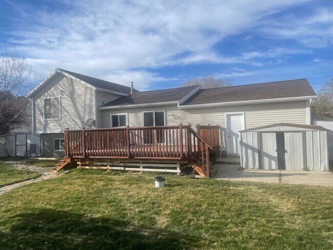 Foto del edificio - 758 E New England Dr