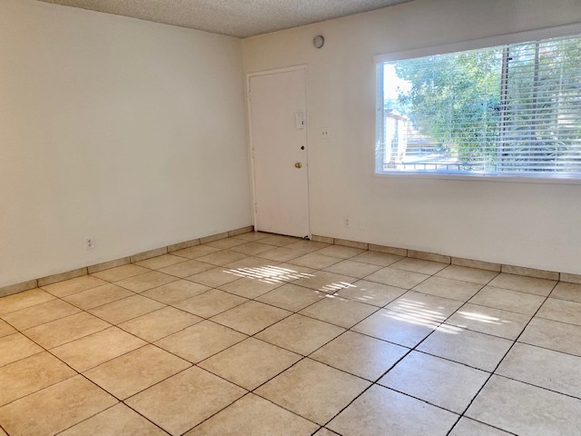 Primary Photo - 112 S Ave 66 Ave