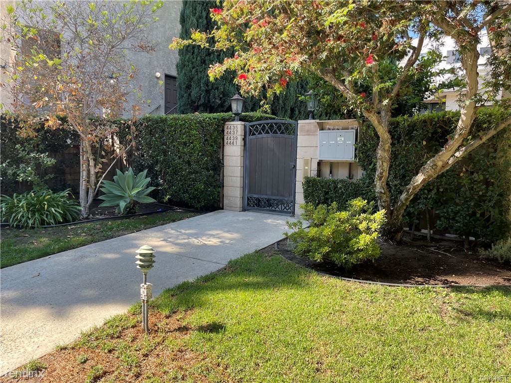 Foto del edificio - 2 br, 2.5 bath Townhome - 4435 Saugus Ave