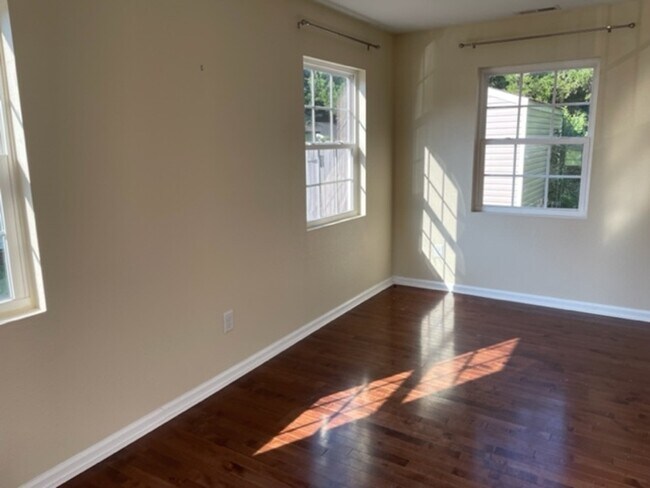 Foto del edificio - 8031 Roxboro Rd