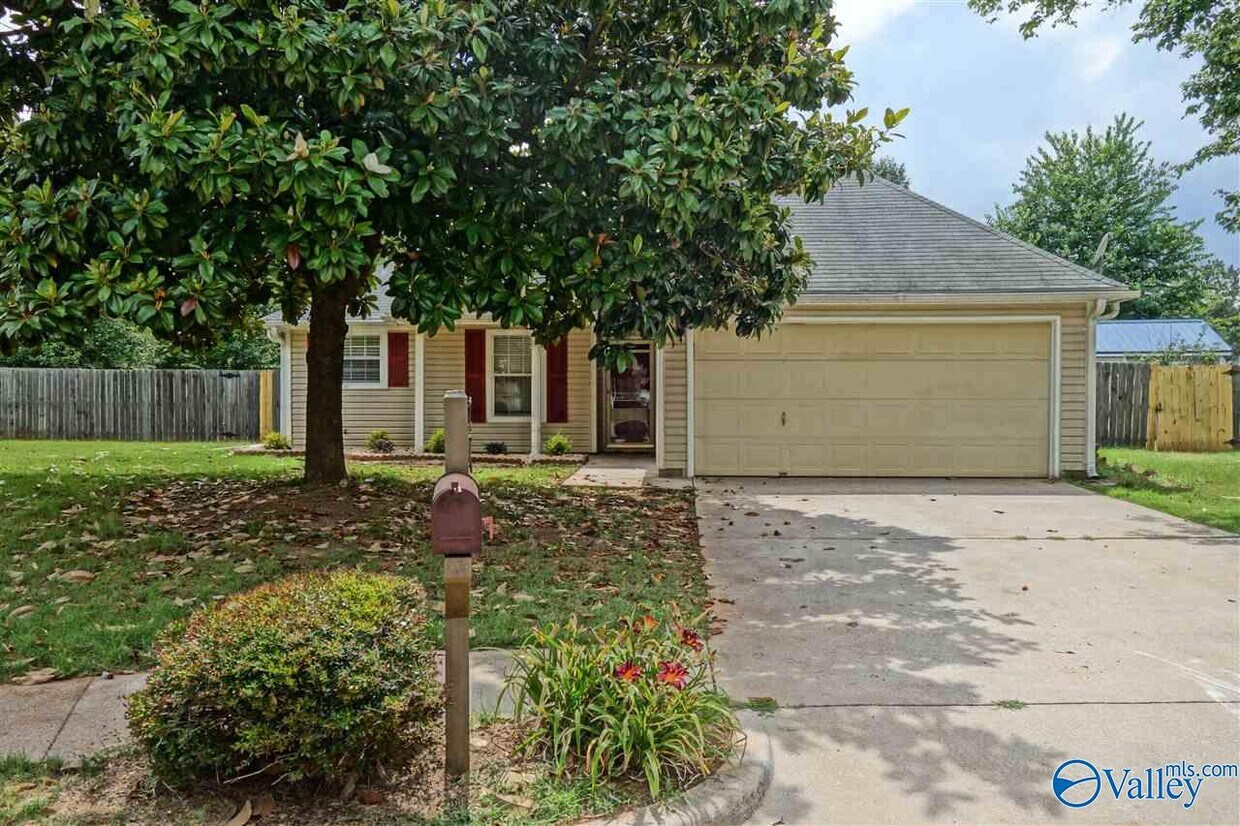 Foto principal - 212 Turnbrook Dr SW