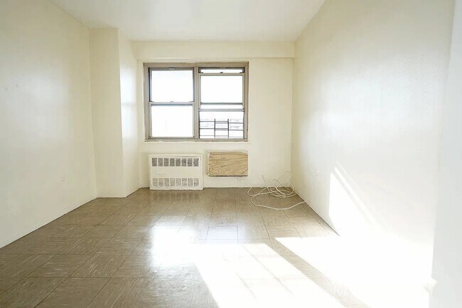 Building Photo - 400 Cozine Ave