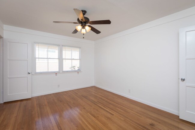 Foto del edificio - 5920 S Fairfax Ave