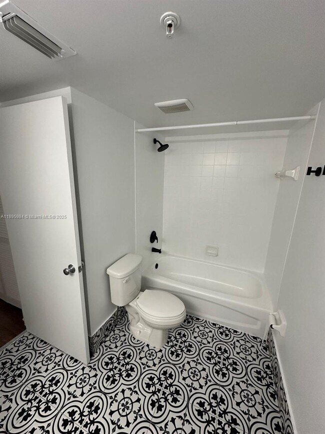 Building Photo - 2711 Ocean Club Blvd