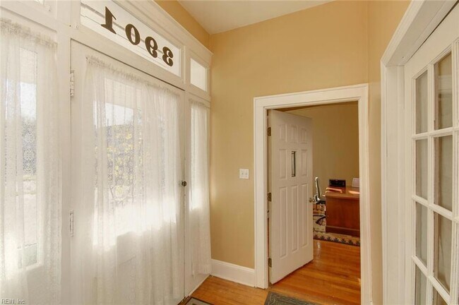 Foto del edificio - 3901 Newport Ave