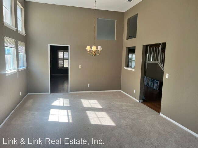 Building Photo - 4 br, 3 bath House - 706 Oak Hollow Avenue