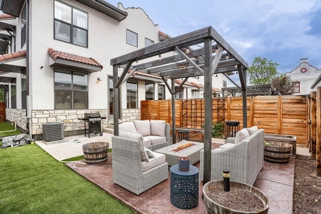 Building Photo - 1630 Winona Ct