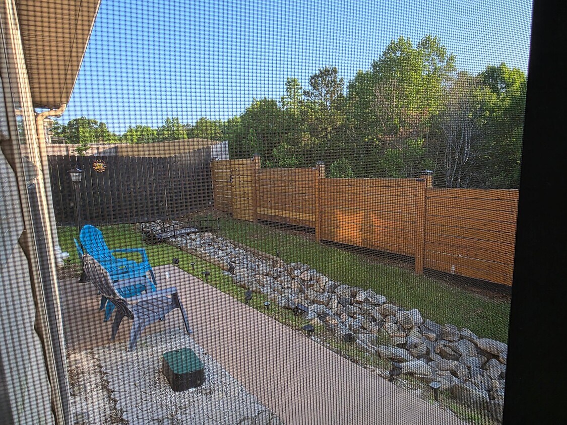 Building Photo - 304 Creek Ridge Dr