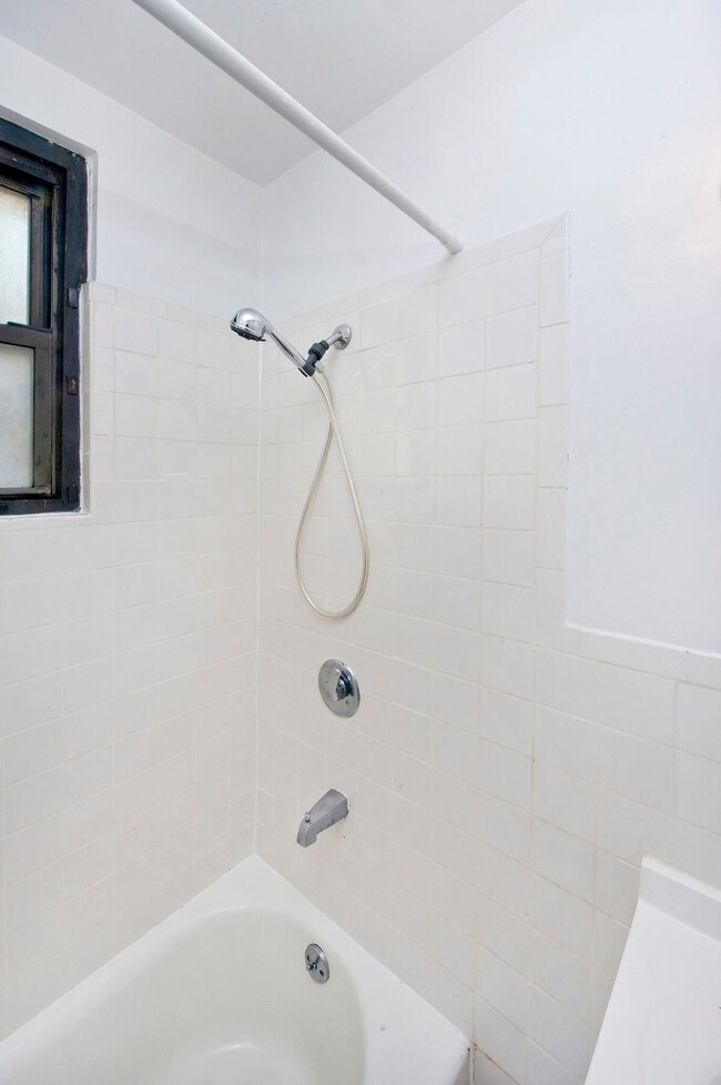 Building Photo - 215 B E 95th St