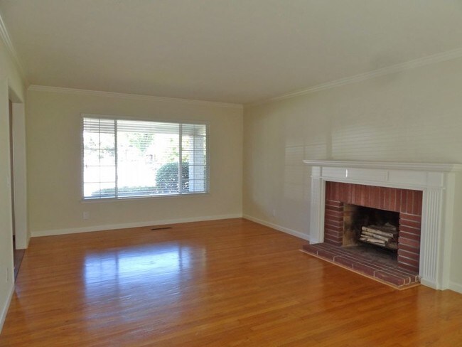 Building Photo - 2739 St Giles Ln