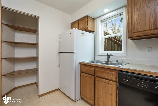 Building Photo - 1180 N Elsinore Ave