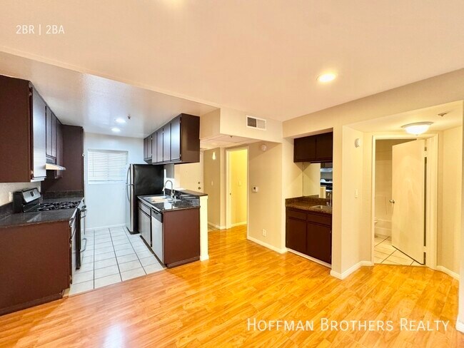 Foto del edificio - 8724 Burton Way