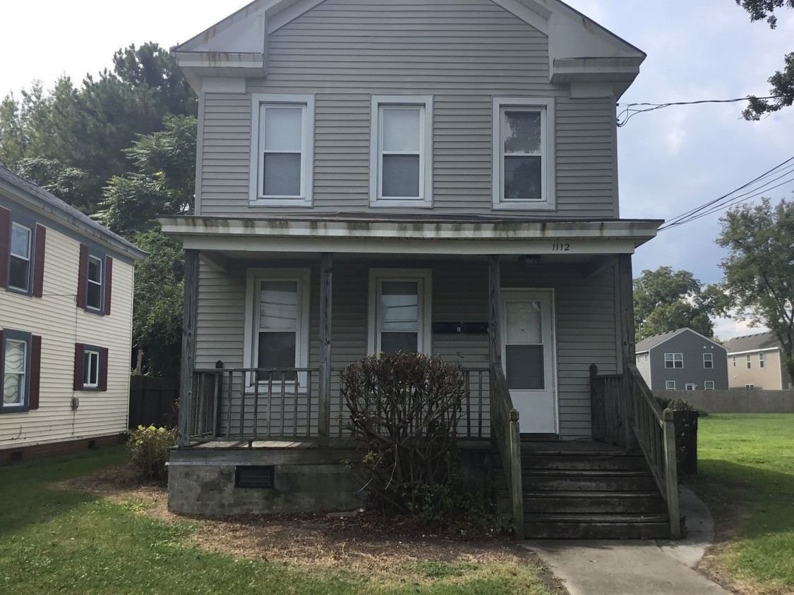 Primary Photo - 1112 Hoover Ave