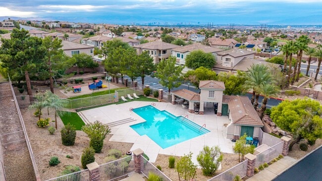 Building Photo - 3 Bedroom Townhome in Gated community The View at Black Mountain