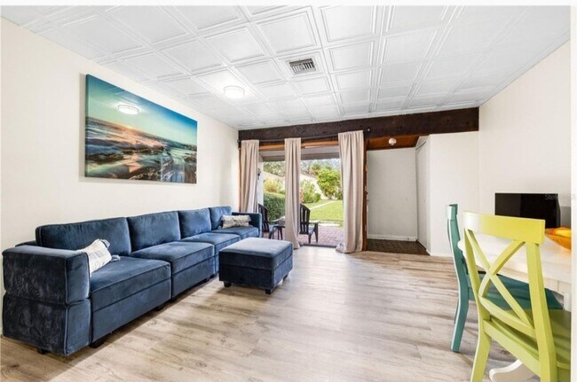 Foto del edificio - 1 Bedroom Condo in Bunker Oaks, Longmeadow
