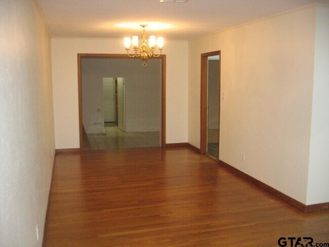 Building Photo - 1332 E Hankerson St