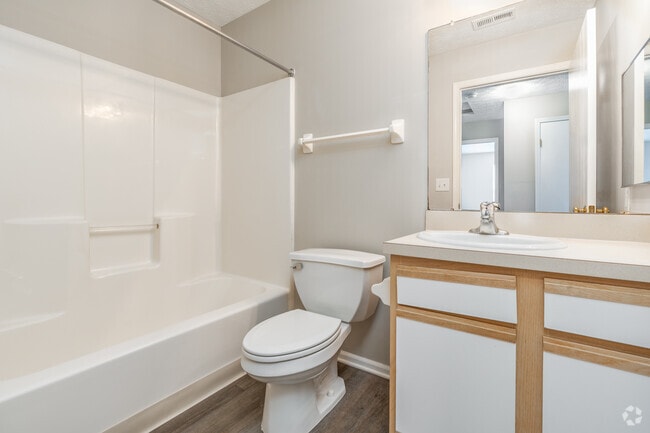 1BR, 1BA - 735SF - Bathroom - Leafy Dell Apartments