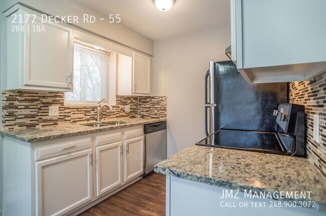 Building Photo - BEAUTIFUL UPDATED APARTMENT IN WALLED LAKE...