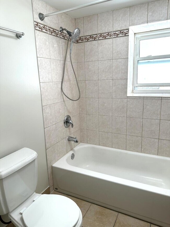 Foto del edificio - 2529 W Thomas St
