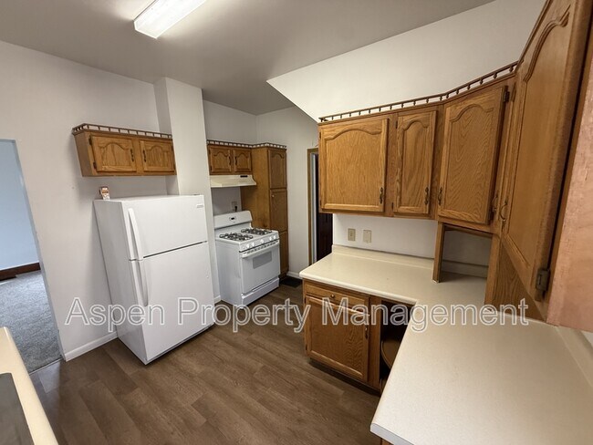 Building Photo - 824 Harrison Ave