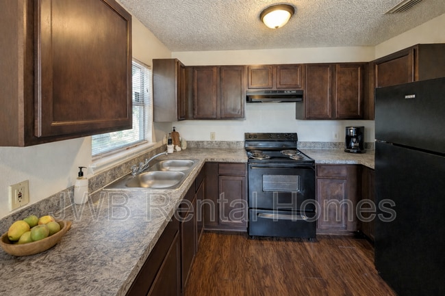 Building Photo - 1747 W 42nd St