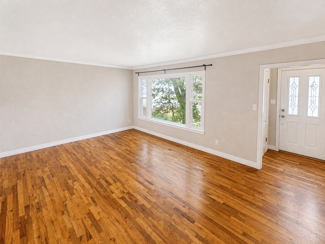 Building Photo - 723 Opal St