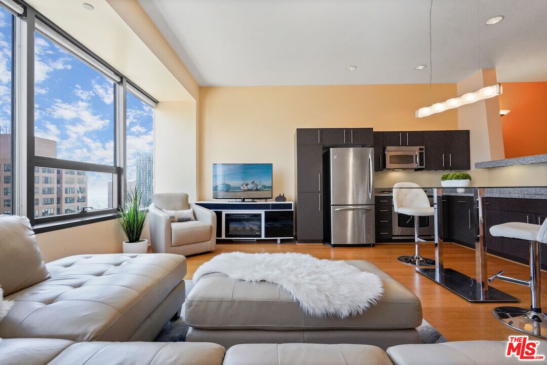 Foto principal - 1100 Wilshire Blvd