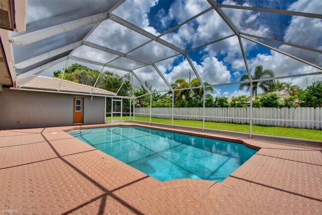 Building Photo - 4 br, 2.5 bath House - 637 NW 100th Ln