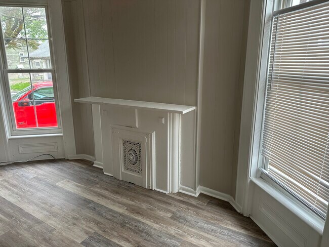 Foto del edificio - 228 E Center st