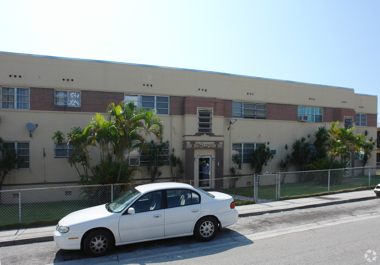Building Photo - 507 SW 10th Ave