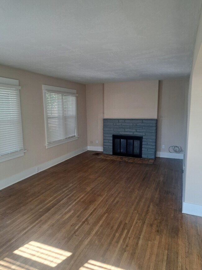 Building Photo - 104 N Farr Rd