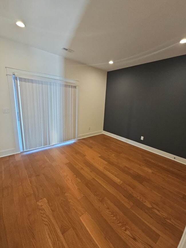 Foto del edificio - 4-Bedroom HOA Townhome with Pool Access Near Downtown Cookeville