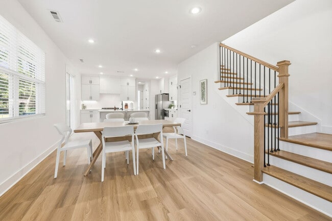 Building Photo - 1337 Van Buren Ave