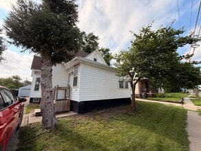 Building Photo - 526 S 15th St