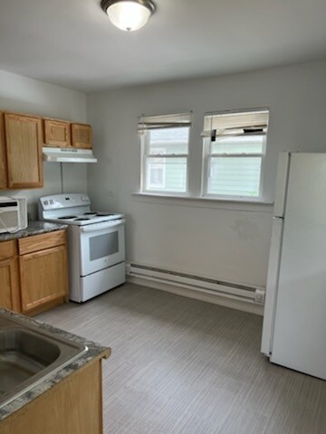 Kitchen - 14822 Wood St