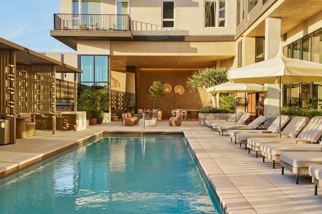 Building Photo - Rowyn