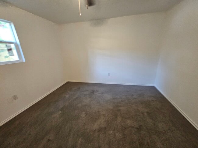 Building Photo - 527 Arcadian Dr