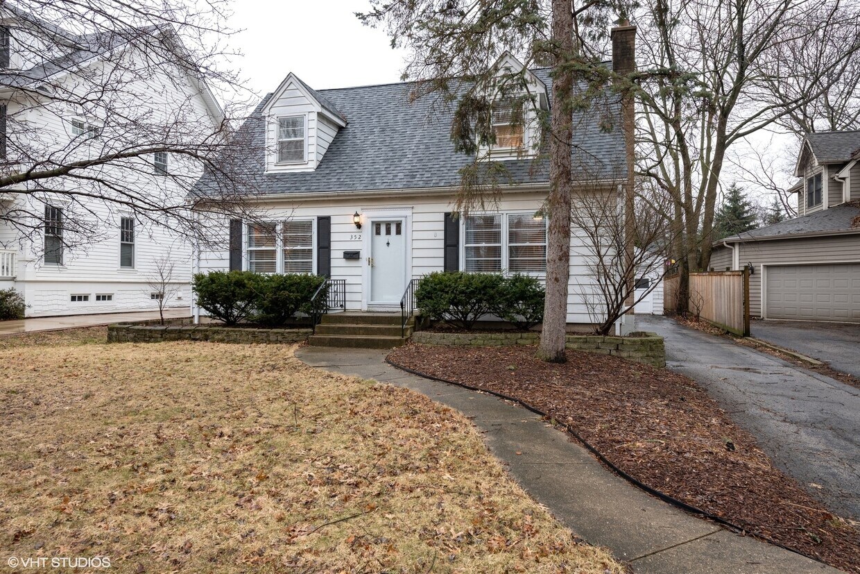 Foto principal - 352 S Wright St