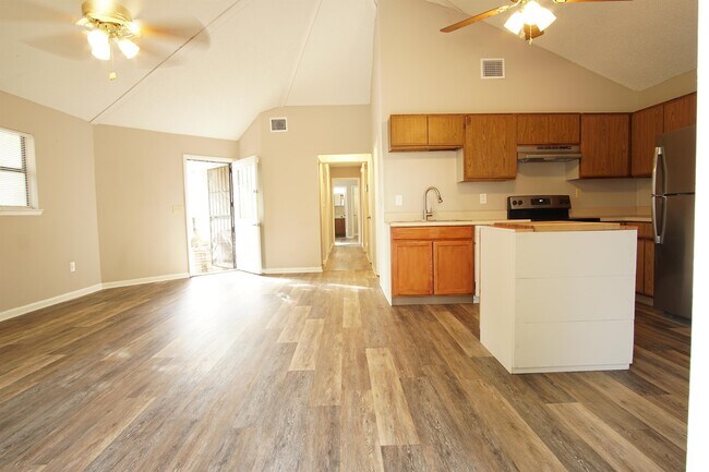 Photo - 1912 Hubbard St House