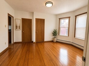 Building Photo - 417 Ferry St