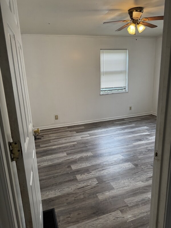 Foto del edificio - 246 Basswood Ave