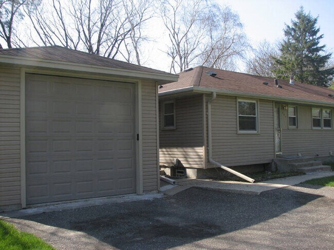 Foto del edificio - 221-227 Edgewood Ave N