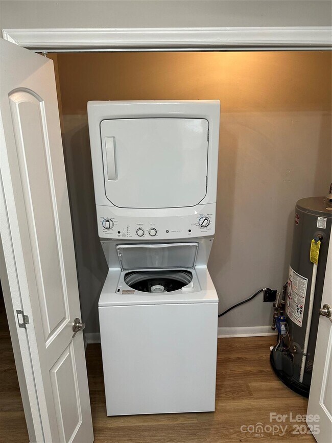 Foto del edificio - 816 E Catawba St